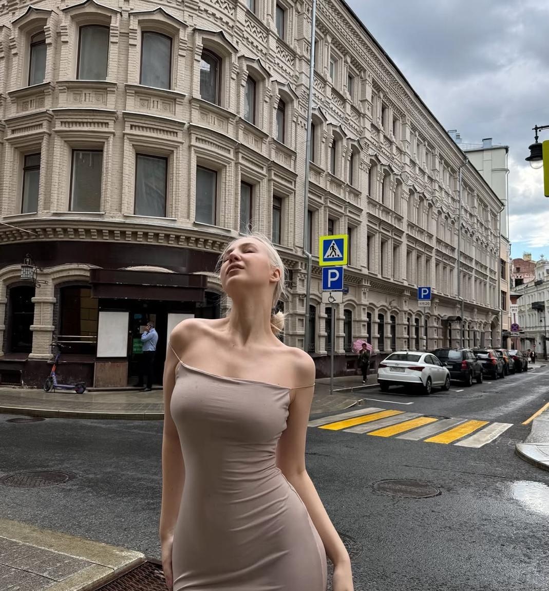 Алёнка привлекальеная девушка из Чебаркуль цена от 5000 руб