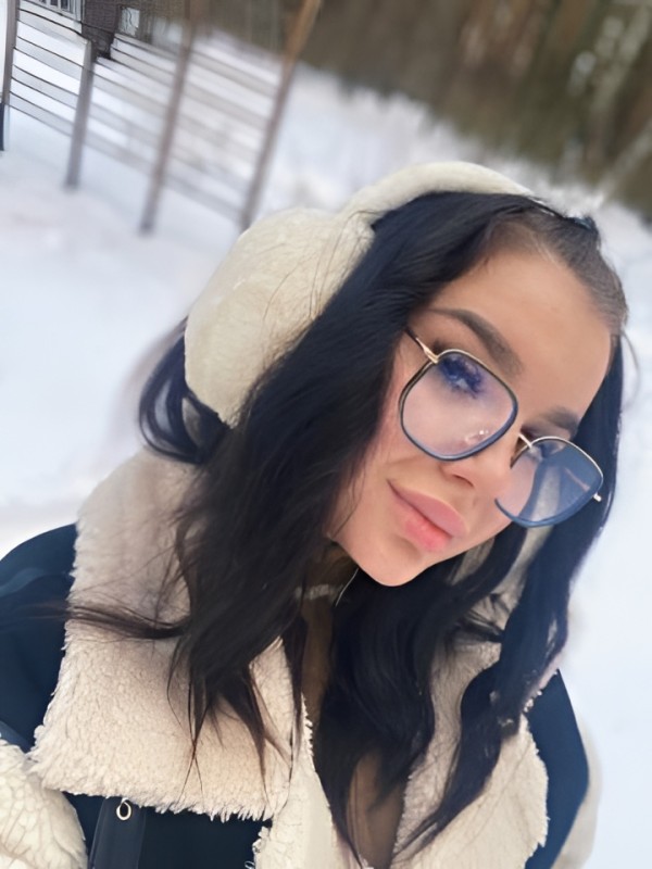 Рената привлекательная девушка из Чебаркуль цена от 5000 руб