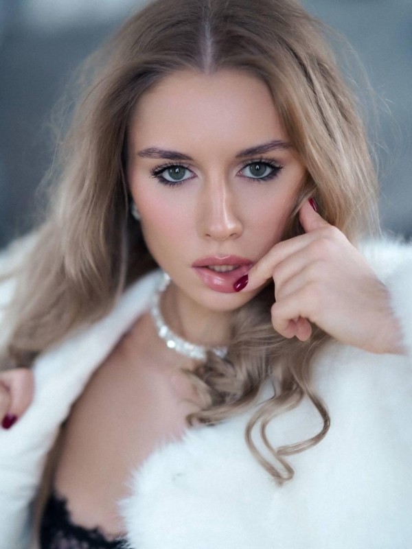 Инна привлекательная девушка из Чебаркуль цена от 6000 руб